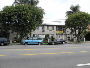 Saticoy West Apartments in Van Nuys, CA - Building Photo - Building Photo