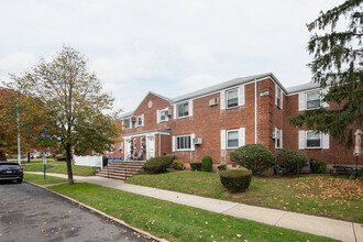 Glen Oaks Village in Glen Oaks, NY - Building Photo - Building Photo