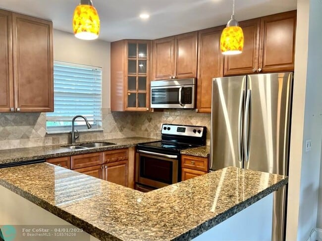 property at 809 W Oakland Park Blvd