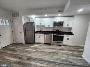 407 Mellon St SE in Washington, DC - Building Photo - Building Photo