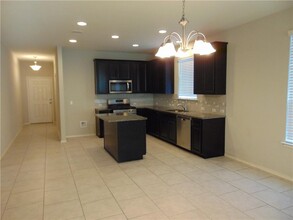 342 Martha Dr in Buda, TX - Building Photo - Building Photo