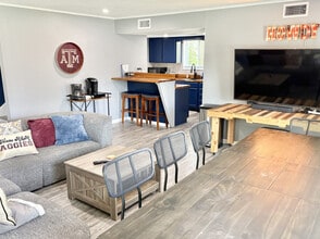 1105 Glade St in College Station, TX - Building Photo - Building Photo