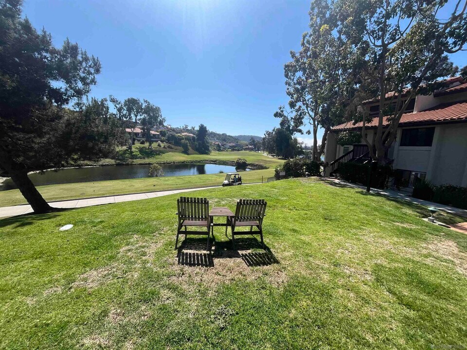 2501 Navarra Dr in Carlsbad, CA - Building Photo