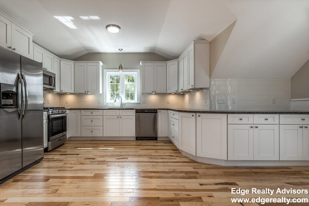 130 Bigelow St, Unit 1 in Boston, MA - Building Photo