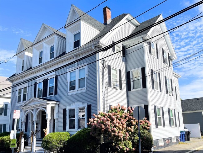 12 1/2 Dearborn St in Salem, MA - Foto de edificio - Building Photo