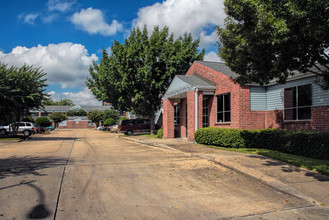 Lighthouse Living Center II in Houston, TX - Building Photo - Building Photo