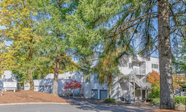 48 Eagle Crest Dr in Lake Oswego, OR - Building Photo - Building Photo