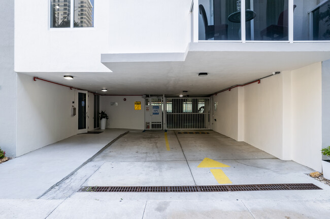 601 NE 23rd St in Miami, FL - Foto de edificio - Building Photo