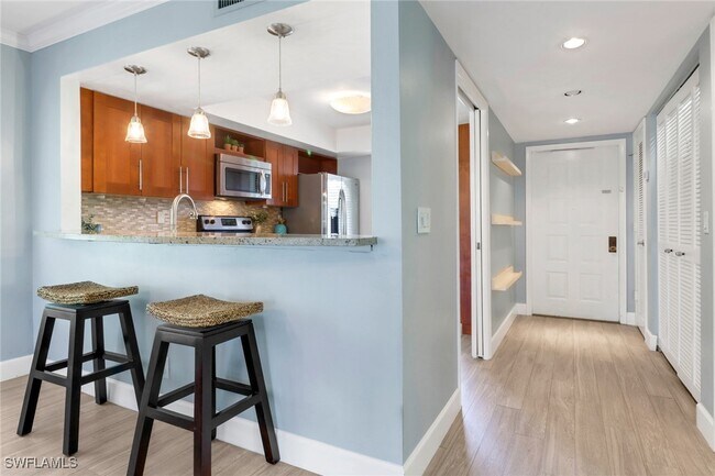 1600 Misty Pines Cir in Naples, FL - Building Photo - Building Photo