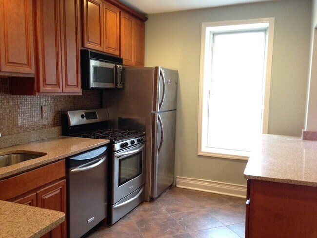 621 E 161st St in Bronx, NY - Building Photo - Building Photo