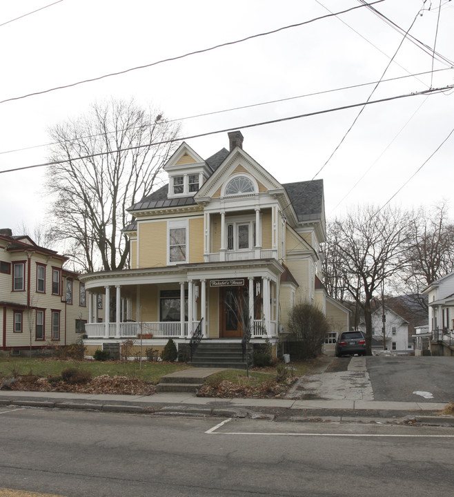 81 Chestnut St in Oneonta, NY - Building Photo