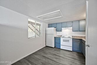 436 W Clark St-Unit -102 in Mesa, AZ - Building Photo - Building Photo