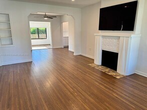 2210 SW 25th St in Miami, FL - Building Photo - Building Photo