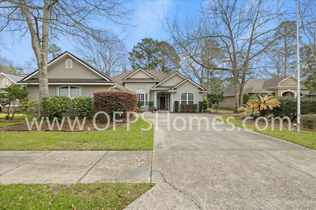 2824 Pear Orchard Blvd in Crestview, FL - Building Photo