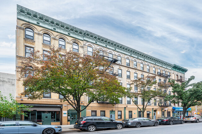 2090 Madison Ave in New York, NY - Foto de edificio - Building Photo