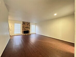 9901 Sharpcrest St in Houston, TX - Building Photo - Building Photo