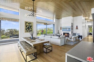 6755 Dume Dr in Malibu, CA - Building Photo - Building Photo