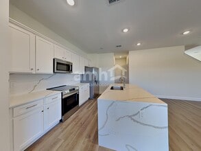 4756 Tributary Ln in Sanford, FL - Foto de edificio - Building Photo