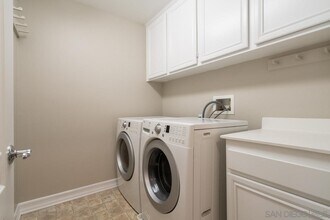 10428 Duxbury Ln in San Diego, CA - Foto de edificio - Building Photo