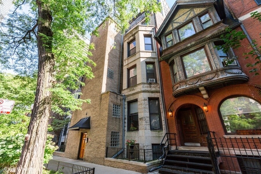 59 E Cedar St in Chicago, IL - Building Photo