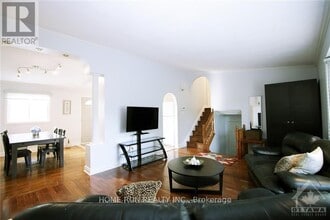 74 Seabrooke Dr in Ottawa, ON - Building Photo - Building Photo