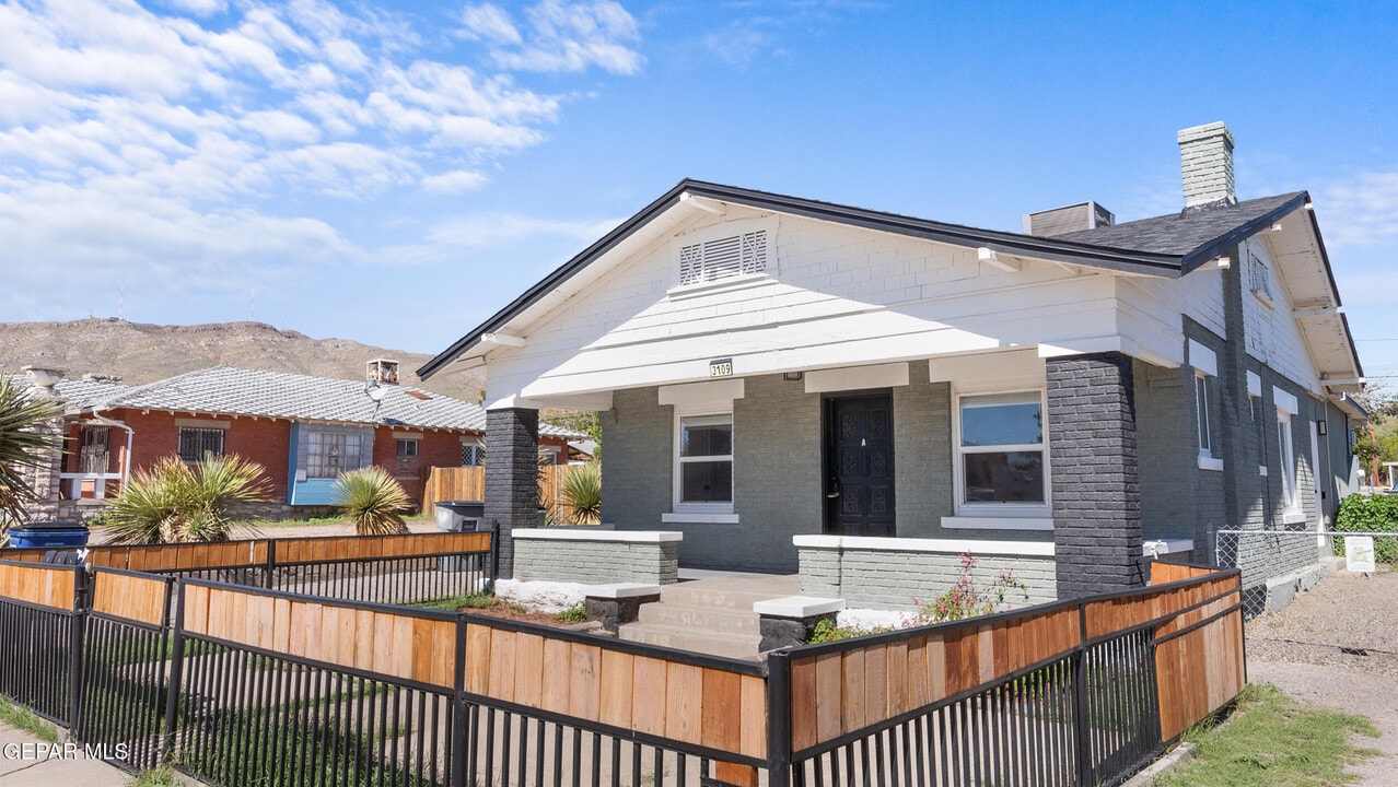 3109 Douglas Ave in El Paso, TX - Building Photo