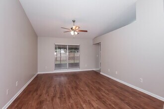 1012 Cameo Crest Ln in Valrico, FL - Foto de edificio - Building Photo