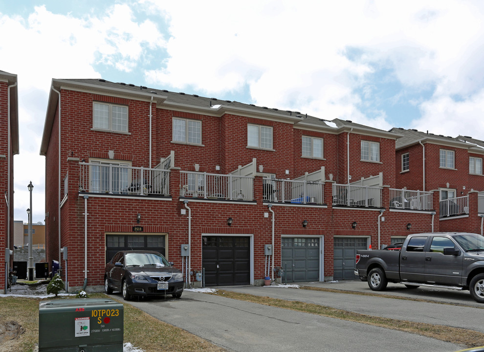 2510-2518 Bur Oak Ave in Markham, ON - Building Photo