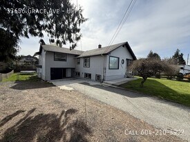 33656 Grace Ave in Abbotsford, BC - Building Photo
