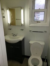 148 Maple St, Unit 148 1.5 in Manchester, CT - Building Photo - Building Photo