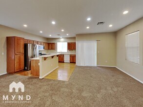 10637 Chestnut Timber Ct in Las Vegas, NV - Building Photo - Building Photo