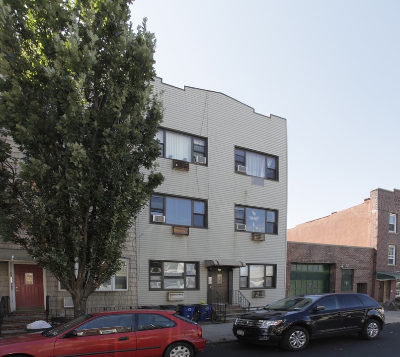 24 Skillman Ave in Brooklyn, NY - Building Photo