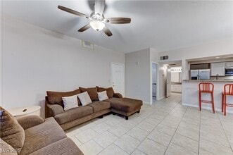 6650 W Warm Springs Rd in Las Vegas, NV - Foto de edificio - Building Photo