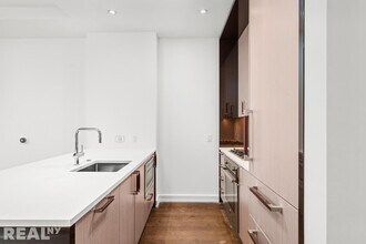 261 W 25th St in New York, NY - Building Photo - Building Photo