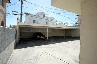 4922 Rosewood Ave in Los Angeles, CA - Building Photo - Building Photo