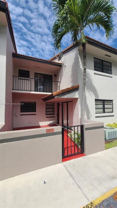 13458 SW 62nd St in Miami, FL - Building Photo