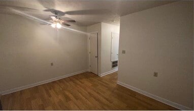 5878 Aftonshire Dr in Fayetteville, NC - Foto de edificio - Building Photo