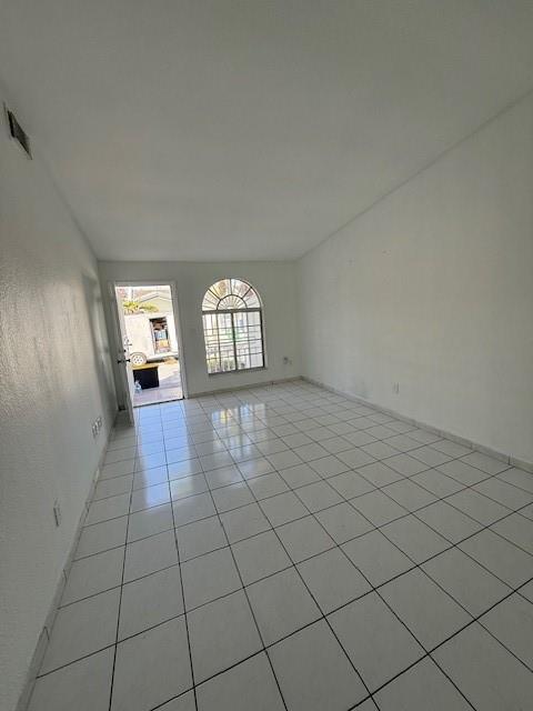 7684 NW 180th Ter in Hialeah, FL - Building Photo - Building Photo