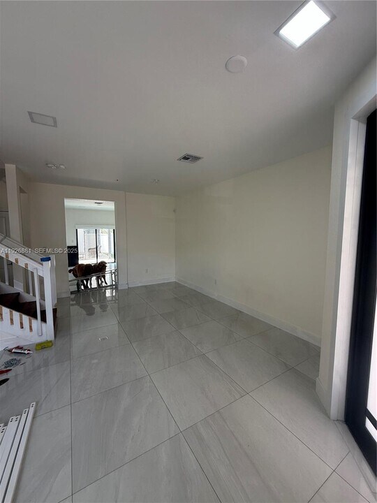 11128 W 32nd Ln in Hialeah, FL - Building Photo