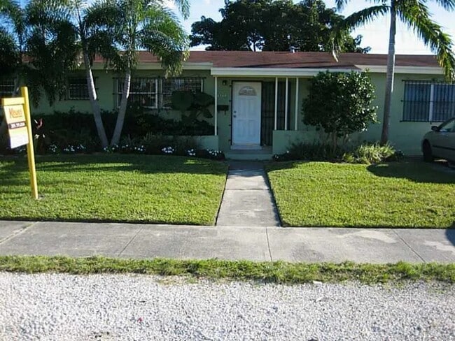 8740 SW 40th St, Unit APT