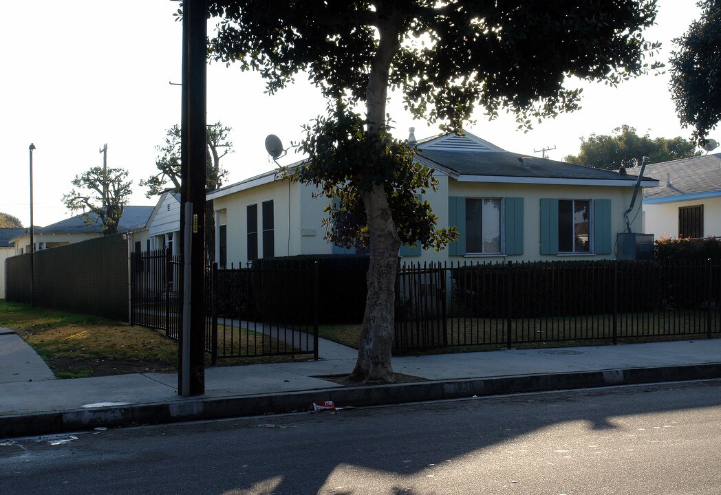 930 S Grevillea Ave in Inglewood, CA - Building Photo