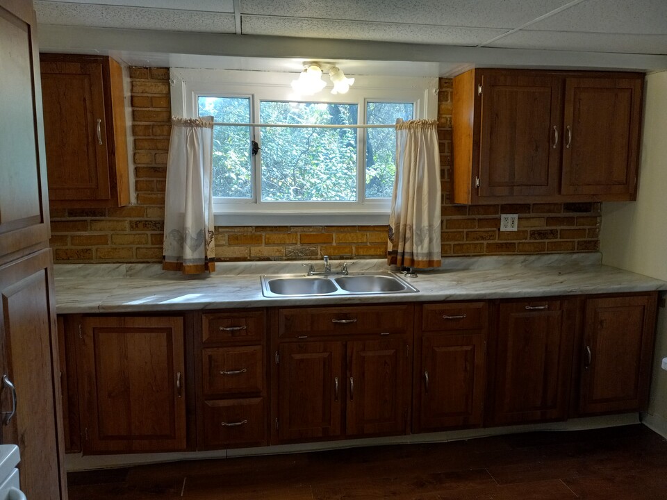 238 Cline St in East Pittsburgh, PA - Foto de edificio