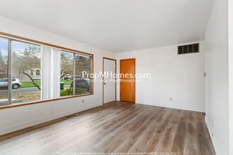 12025 SW 12th St in Beaverton, OR - Building Photo - Building Photo