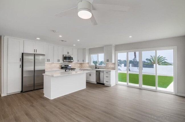 6201 Romo St, Unit 6201 Romo in San Diego, CA - Foto de edificio - Building Photo