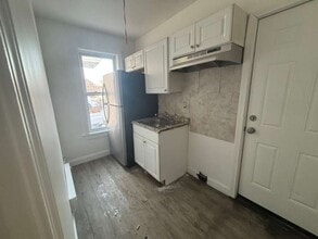 24 Belmont St, Unit 1 in Lawrence, MA - Building Photo - Building Photo