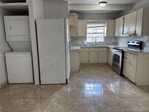 343 W 42nd St in Hialeah, FL - Building Photo - Building Photo