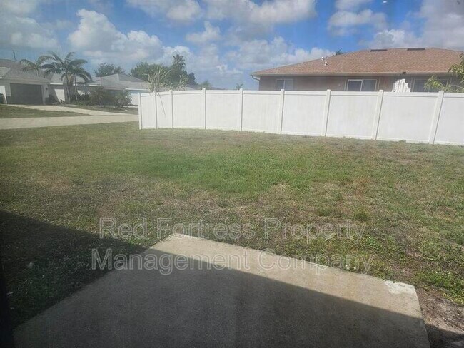 542 SE 6th Pl in Cape Coral, FL - Building Photo - Building Photo