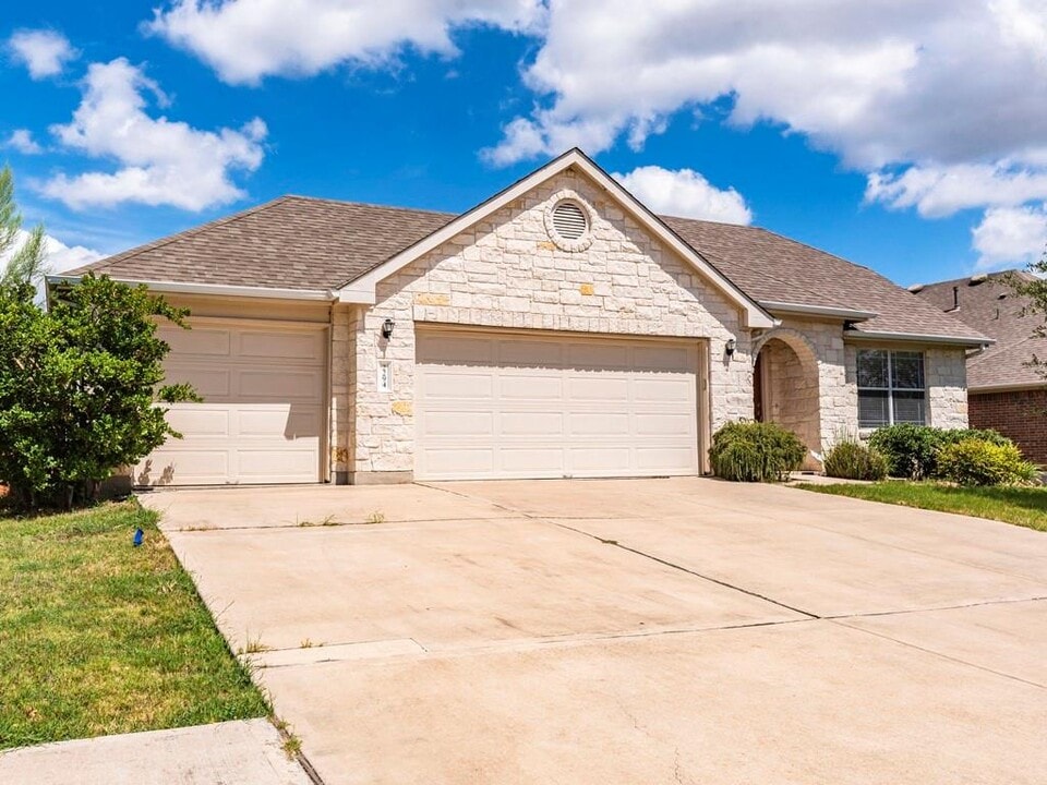 2294 Garlic Creek Dr in Buda, TX - Building Photo