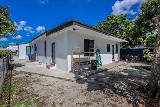 1013 SW 9th Ave in Miami, FL - Building Photo - Building Photo