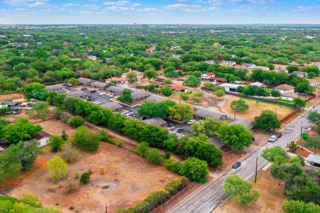 Sutton Square Duplexes in San Antonio, TX - Foto de edificio - Building Photo